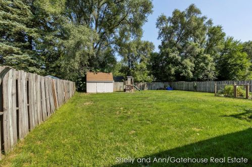 3800 Perry Ave, Wyoming MI 49519-3652 exterior