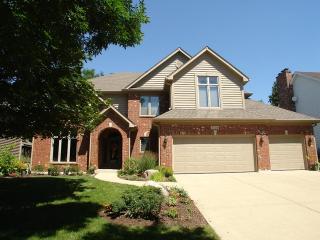 1456 Greenlake Dr, Aurora, IL 60502-1352