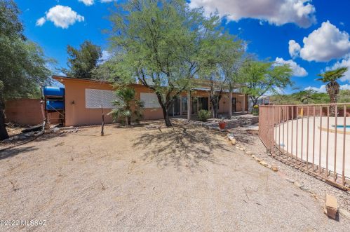 5242 Calle Montuoso, Tucson AZ 85745-9529 exterior