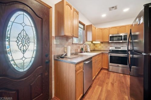 10 Poplar Grove Ter, West Milford Lakes NJ  07480-4006 exterior