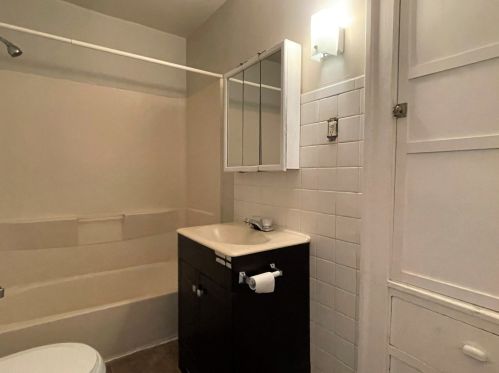 904 Hickory St, Waukegan IL 60085-1939 exterior