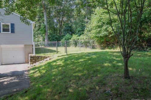 65 Covington Dr, Milford CT 06461-1805 exterior