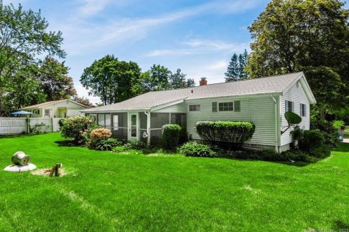 93 Sheridan Rd, Enfield CT 06082-4127 exterior