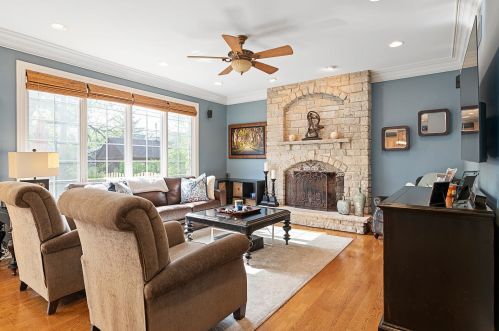 482 Prospect Ave, Elmhurst IL 60126-4325 exterior