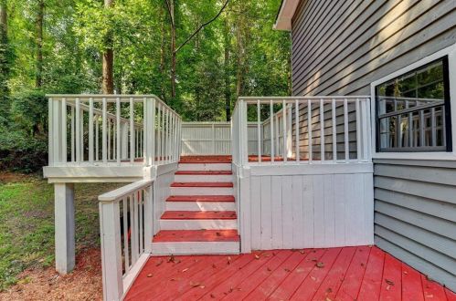 689 Lake Dr, Lithonia GA  30039-6683 exterior