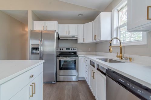 105 Joan St, Springfield MA  01129-1533 exterior