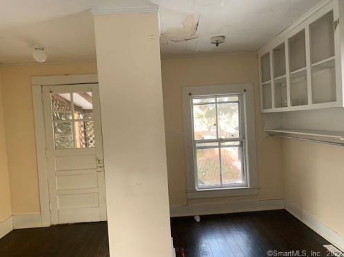 73 College St, Enfield CT 06082-3336 exterior