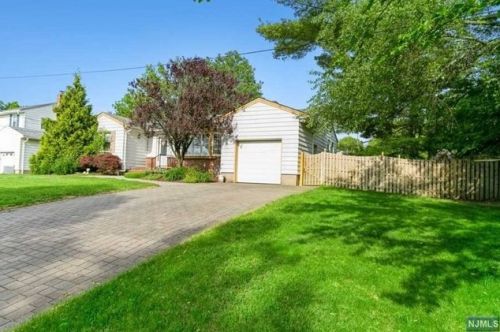 1 Garden St, Dumont, NJ 07628-3105