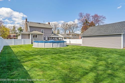 70 Emerald Pl, Clark NJ 07066-1410 exterior