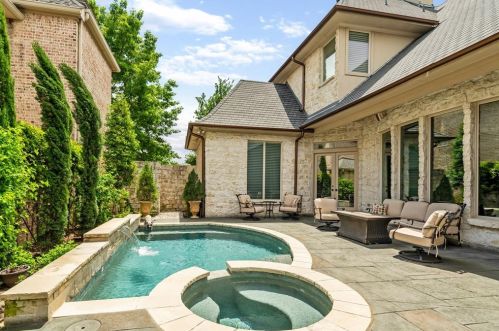 6905 Forest Glen Dr, Dallas TX  75230-2358 exterior