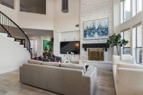 217 Emerald Rdg Dr, Austin TX 78732-1234 exterior