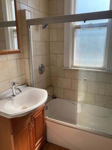 6805 Champlain Ave, Chicago IL 60637-4114 exterior