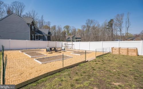 1190 Fairwood Dr, Huntingtown MD 20639-3931 exterior