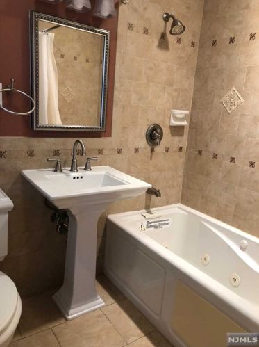 112 Knickerbocker Rd, Demarest NJ  07627-1026 exterior