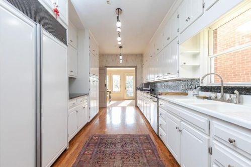 2859 Kingsland Ct, Atlanta GA 30339-4253 exterior