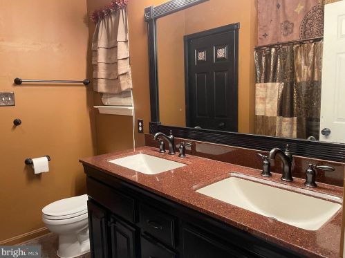 142 Merlin Dr, Hummelstown PA exterior