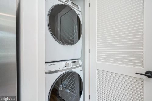 1301 Bainbridge St, Philadelphia PA  19147-1809 exterior