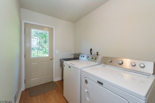 5 Cliffside Way, Andover NJ  07821-5042 exterior