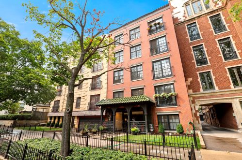 512 Barry Ave, Chicago IL 60657-5417 exterior