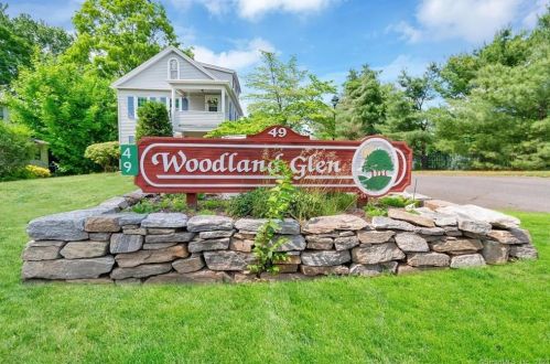 49 Woodland St, Manchester, CT 06042-3077