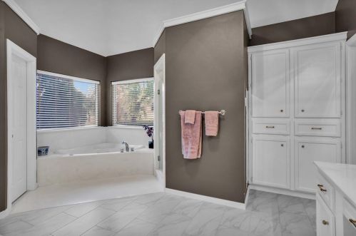 11 Greenview St, Montgomery TX 77356-8456 exterior