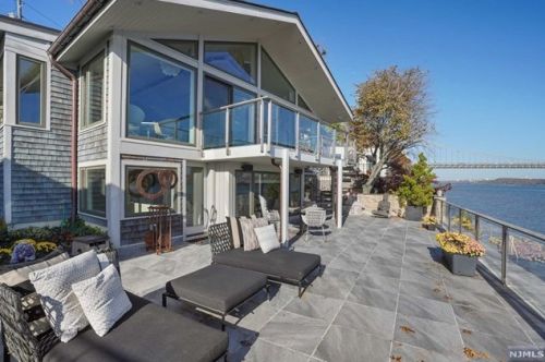 23 Shr Rd, Edgewater NJ 07020-1519 exterior