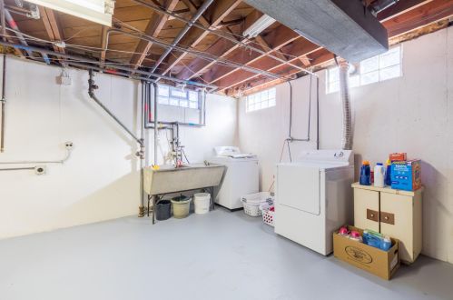 8236 Grantosa Dr, Milwaukee WI 53218-3628 exterior