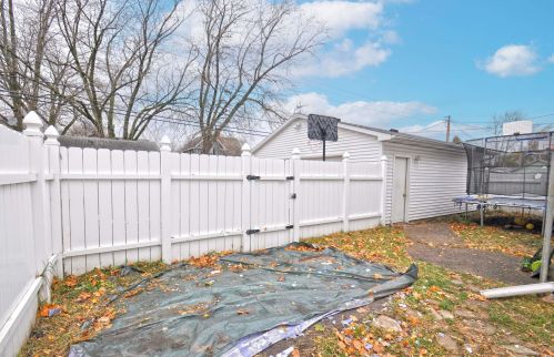 214 Lawrence St, Mishawaka IN 46545-6123 exterior