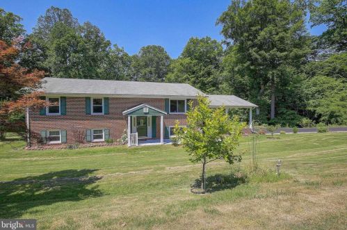 28 Valley Dr, Huntingtown, MD 20639-9412
