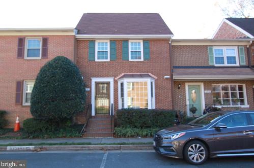 2674 Centennial Ct, Alexandria VA  22311-1304 exterior
