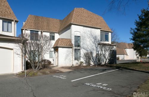 28 Carriage Pl, Edison, NJ 08820-4024