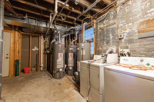 1442 Kedzie Ave, Chicago IL 60629-3532 exterior