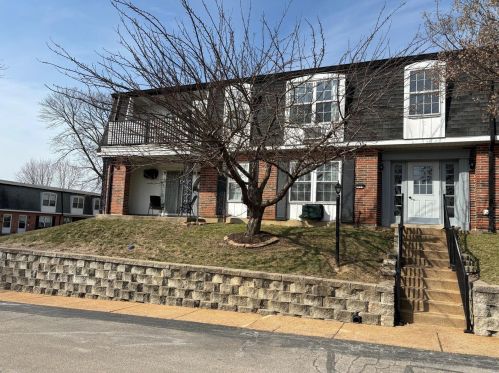 1715 Mayenne Ct, Saint Louis, MO 63125-2653