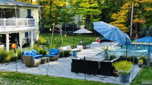 28 Degray Ter, Mahwah NJ  07430-3105 exterior