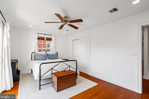 985 6th St, Philadelphia PA  19123-1405 exterior