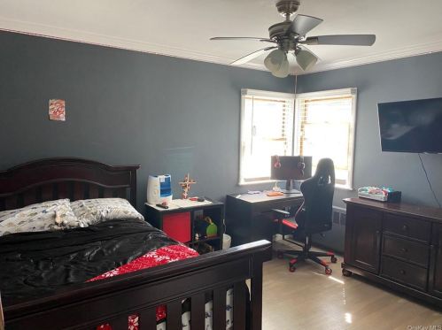 106 Hale Rd, Babylon NY 11703-4508 exterior