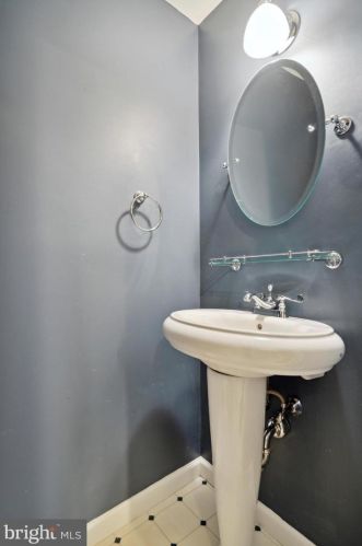 9 War Admiral Ln, Media PA 19063-5224 exterior