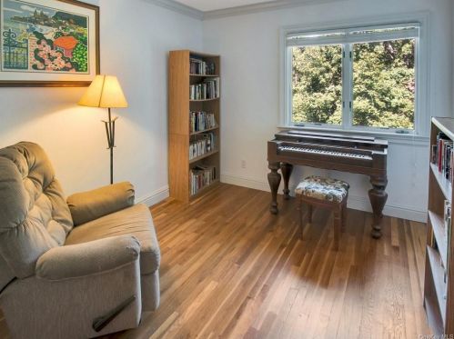 31 Tappan Ter, Briarcliff NY 10510-1332 exterior