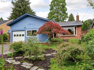 8322 8th Ave, Portland, OR 97202-6906