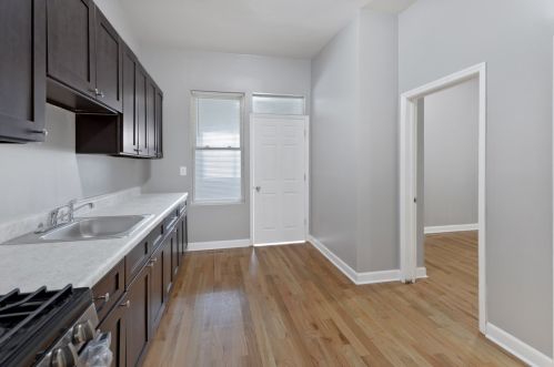 6524 Eberhart Ave, Chicago IL 60637-3206 exterior