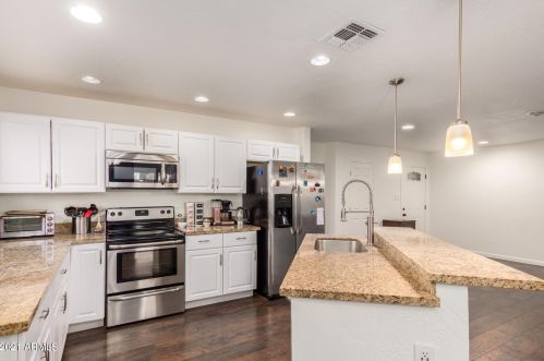 3242 Emile Zola Ave, Phoenix AZ 85032-6331 exterior