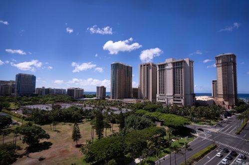 1920 Ala Moana Blvd, Honolulu HI  96815-1865 exterior