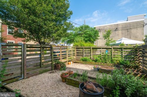 2318 Amber St, Philadelphia PA 19134-0038 exterior