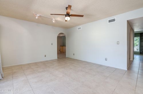 7431 Ln Cienega Dr, Tucson AZ 85712-1423 exterior