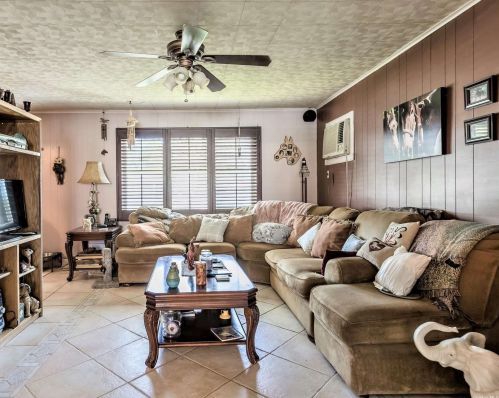 72 Nehring Ave, Babylon NY 11702-2426 exterior