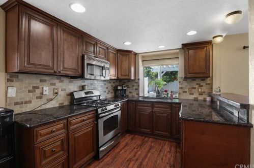 39714 Rustic Glen Dr, Temecula CA 92591-4525 exterior