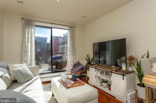 836 Bainbridge St, Philadelphia PA 19146-1430 exterior