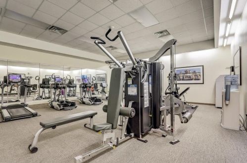 1313 Franklin Pl, Milwaukee WI  53202-2980 exterior