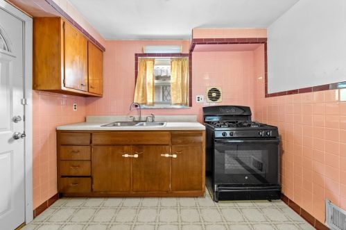 2107 Plainview Ave, Pittsburgh PA 15226-1545 exterior