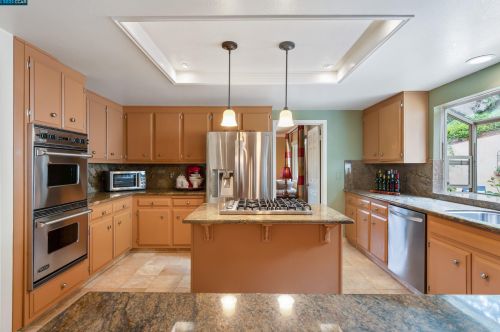 1170 Ridgemont Pl, Concord CA 94521-4831 exterior